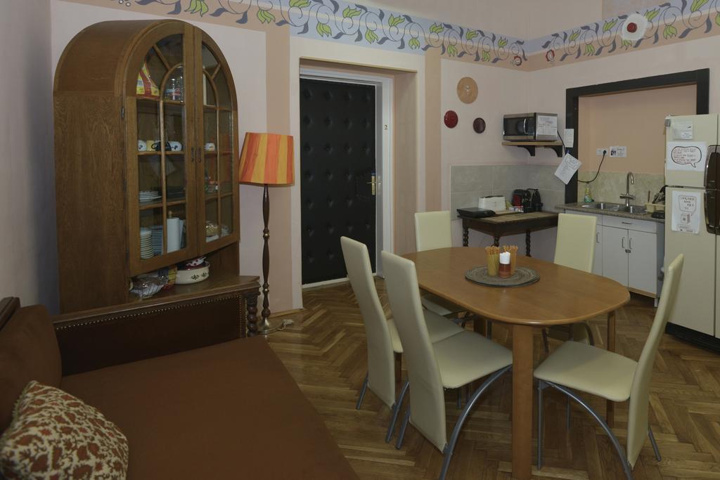 Yolo Hostel Budapest Rom bilde