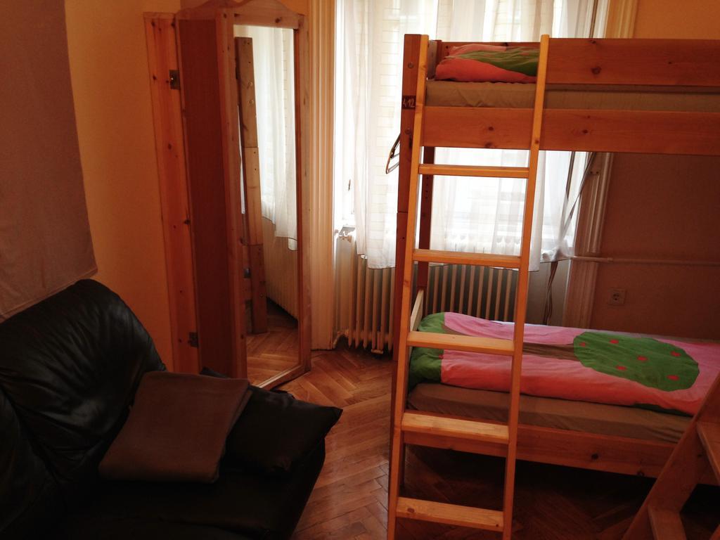Yolo Hostel Budapest Rom bilde