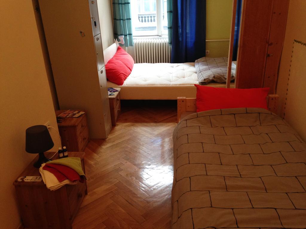 Yolo Hostel Budapest Rom bilde