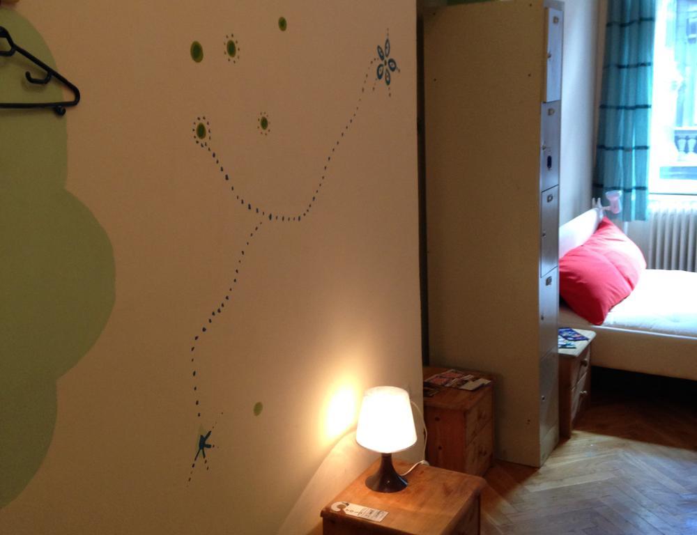 Yolo Hostel Budapest Rom bilde