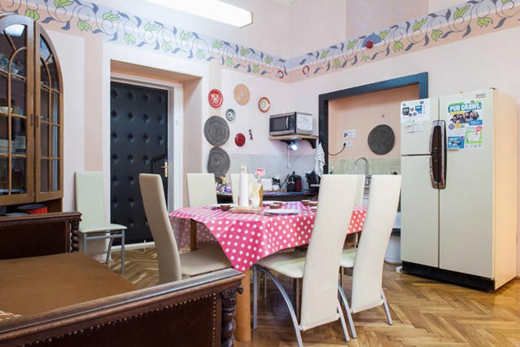 Yolo Hostel Budapest Eksteriør bilde